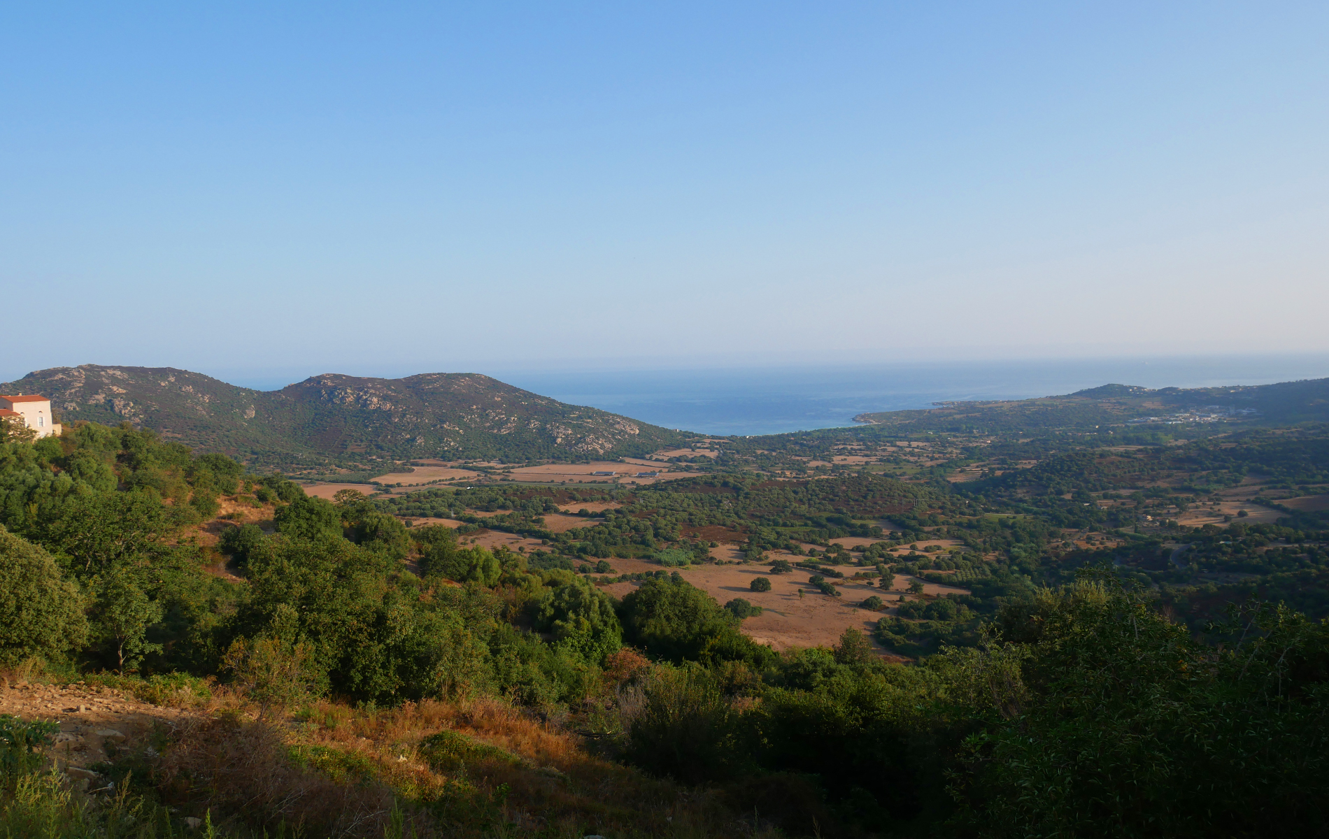 Image paysage vu sur la mer depuis l'hôtel restaurant Balagne proche de Calvi